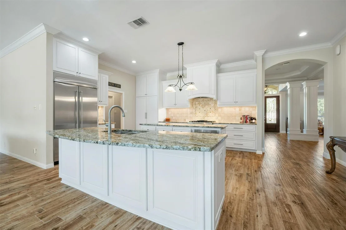 Photo of 4213 Lakeway BLVD