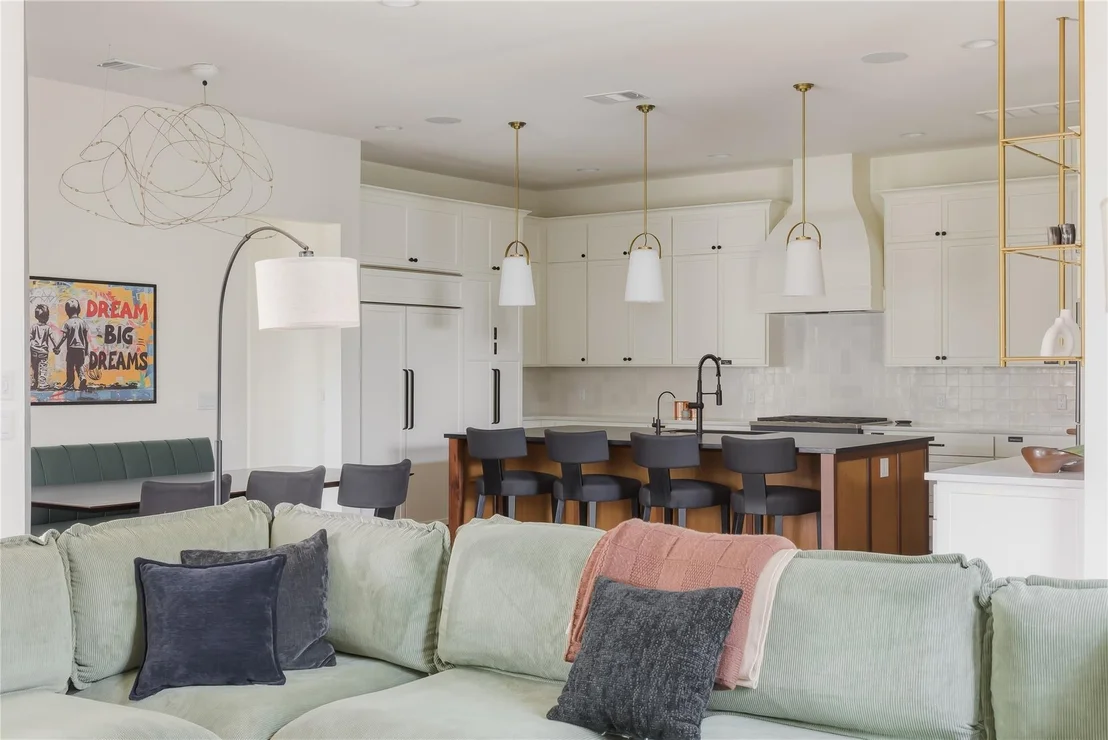 Photo of 705 W 10th ST