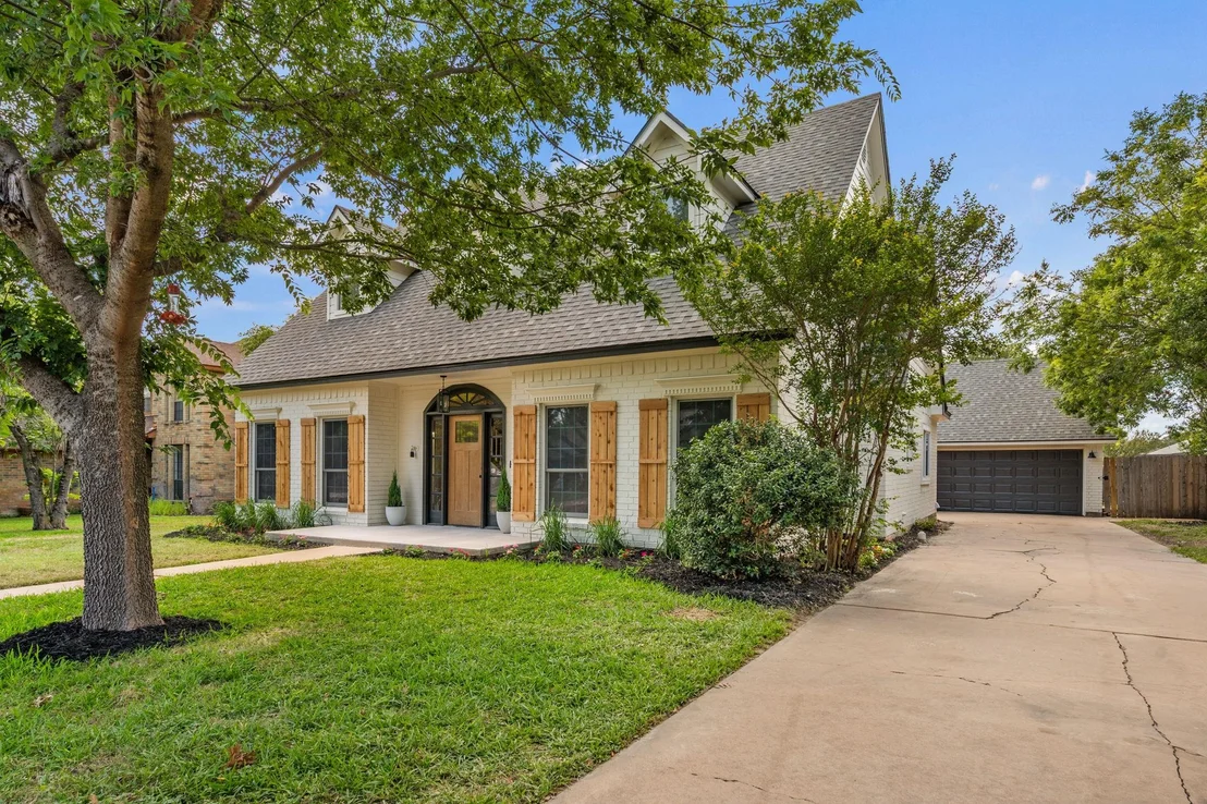 Photo of 1102 Twin Creek DR