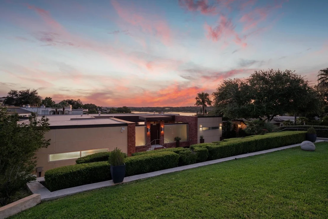 Photo of 105 Edgewater CV