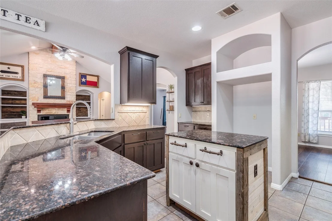 Photo of 517 Arbors CIR