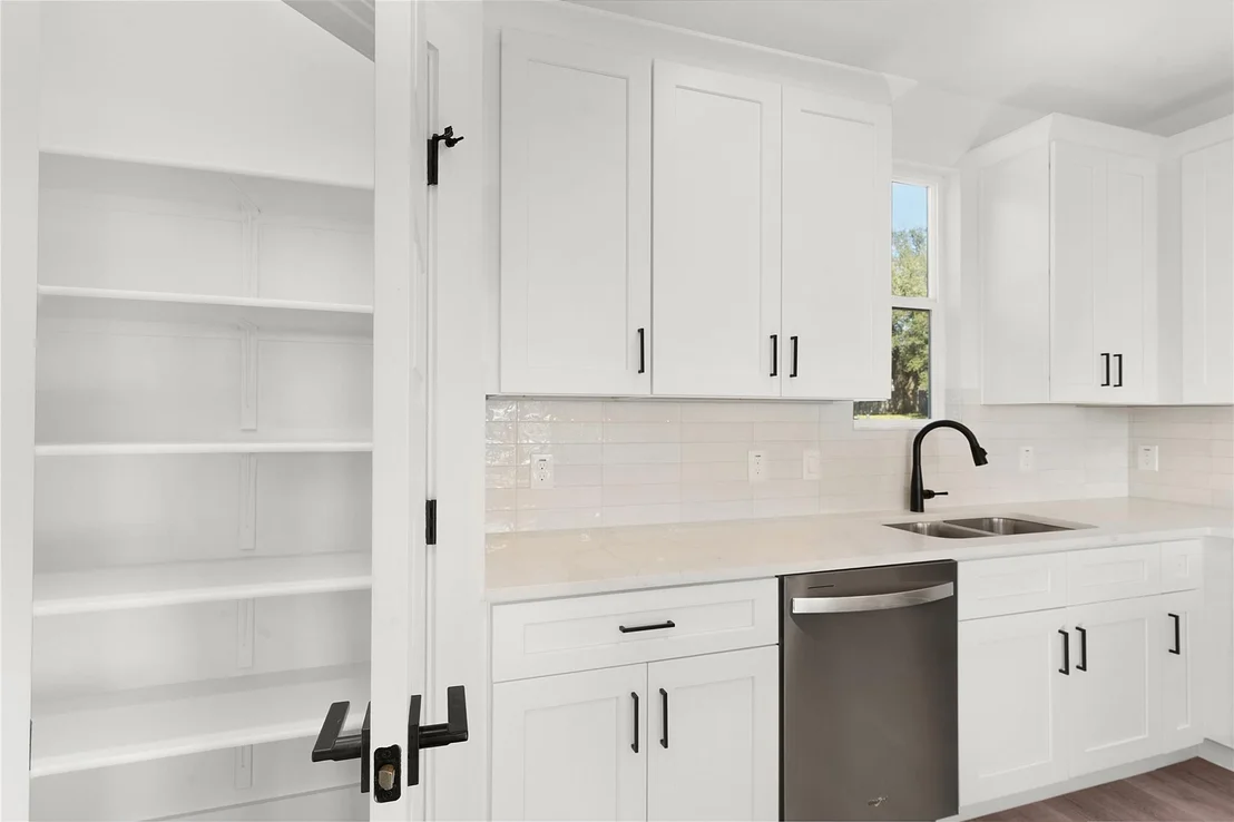 Photo of 105 Carmen CV