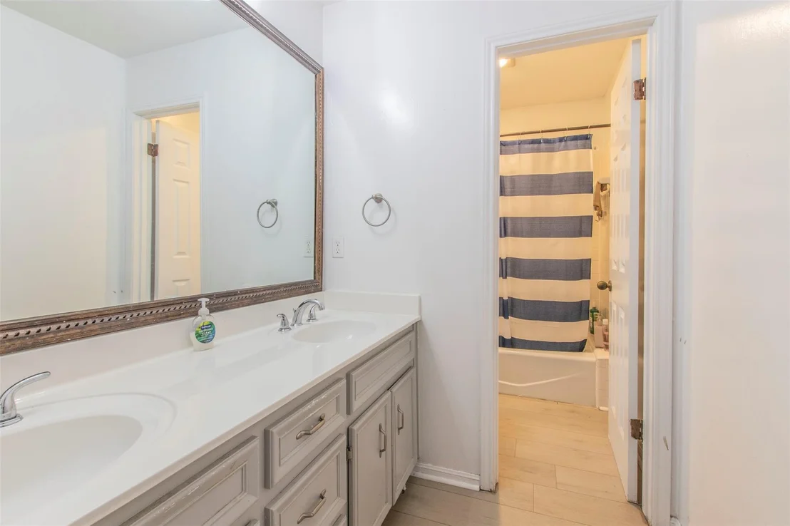 Photo of 2400 Braemar CV
