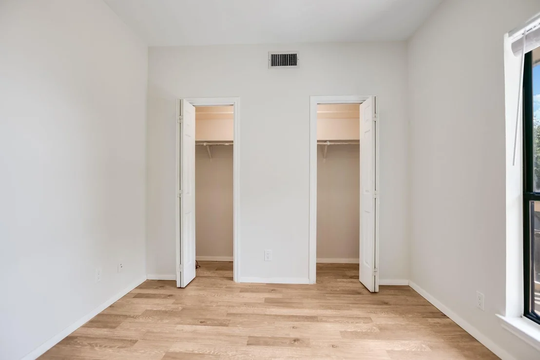 Photo of Unit 207 at 4401 Speedway
