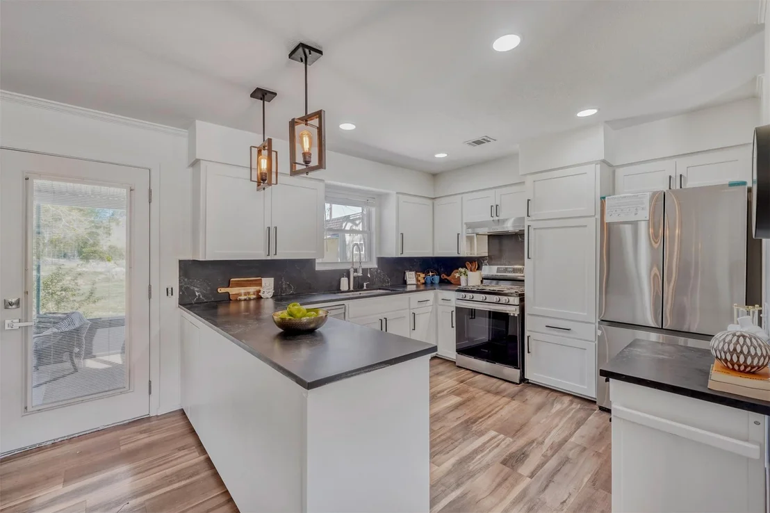 Photo of 5601 Oak BLVD
