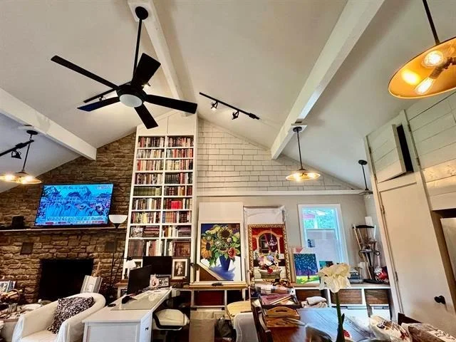 Photo of 402 Laurel LN