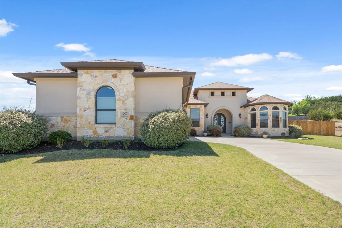 Photo of 1007 Saddle Bluff DR