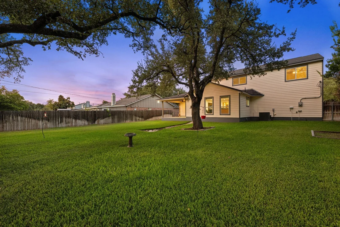 Photo of 1904 Oakridge DR