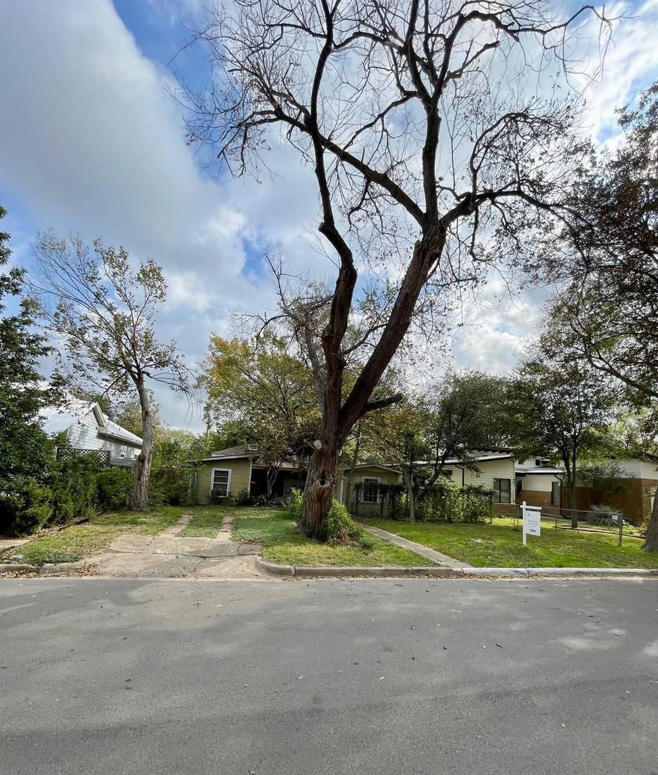 Photo of 4901 W Park DR