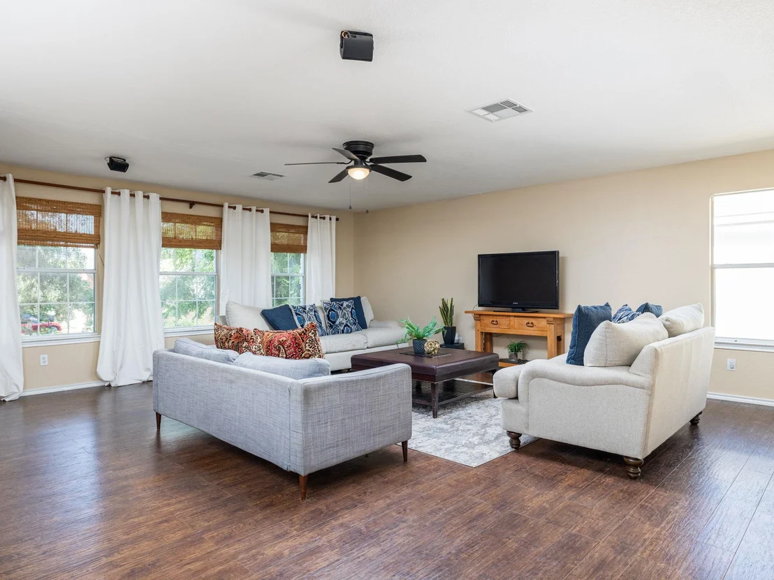 Photo of 235 Herrera TRL