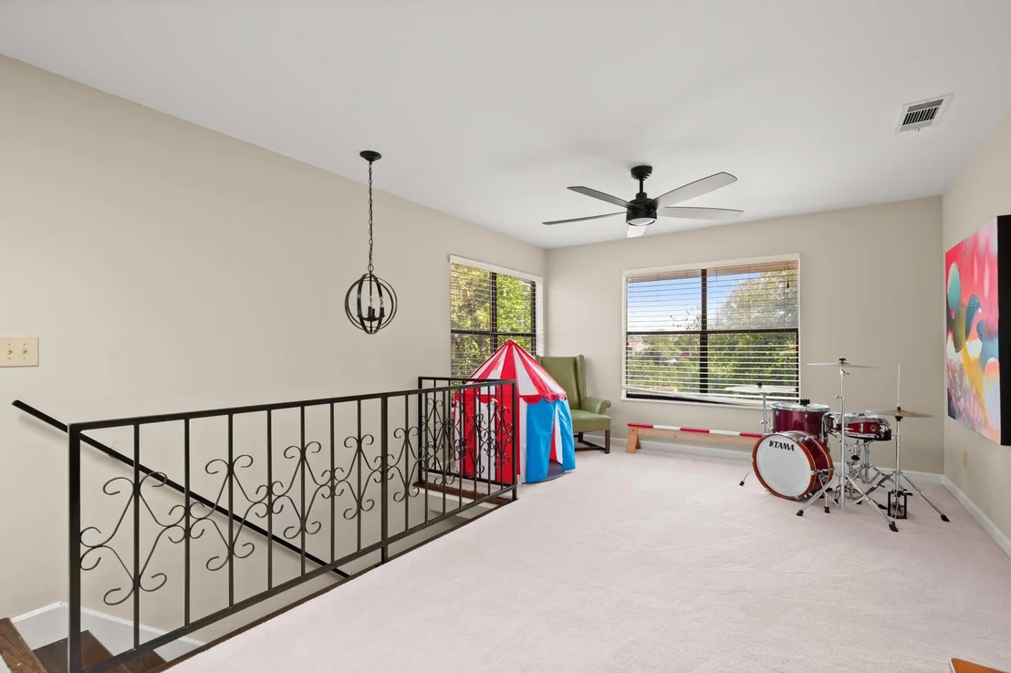 Photo of 6005 Diamond Head DR