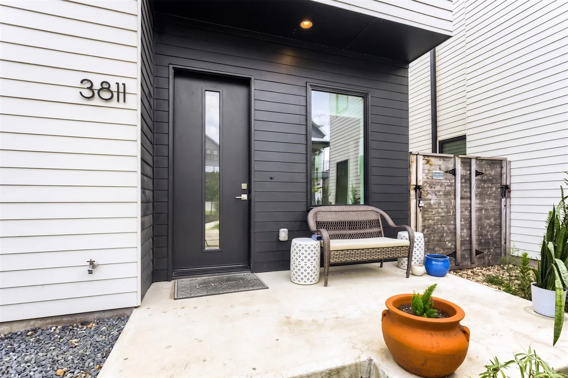 Photo of 3811 Taniguchi ST