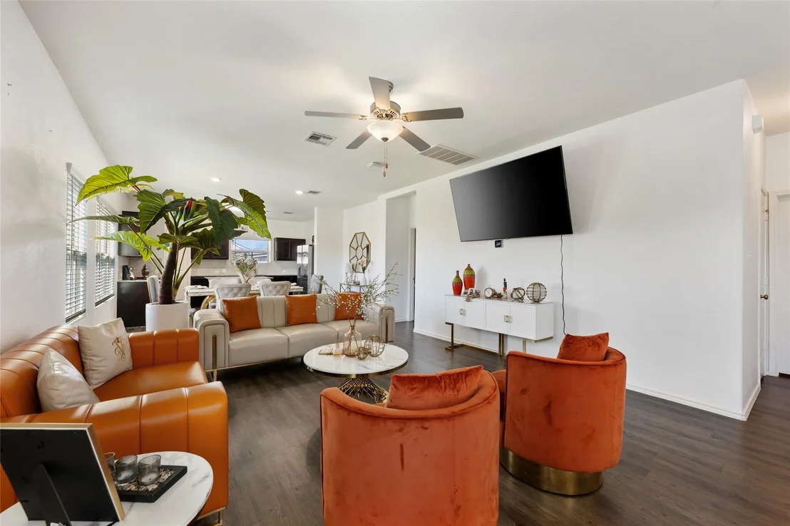 Photo of Unit 12F at 524 Circle WAY