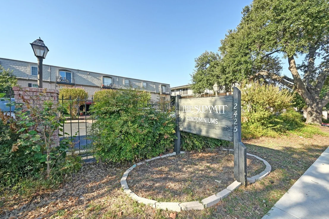Photo of Unit 28 at 2425 Ashdale DR