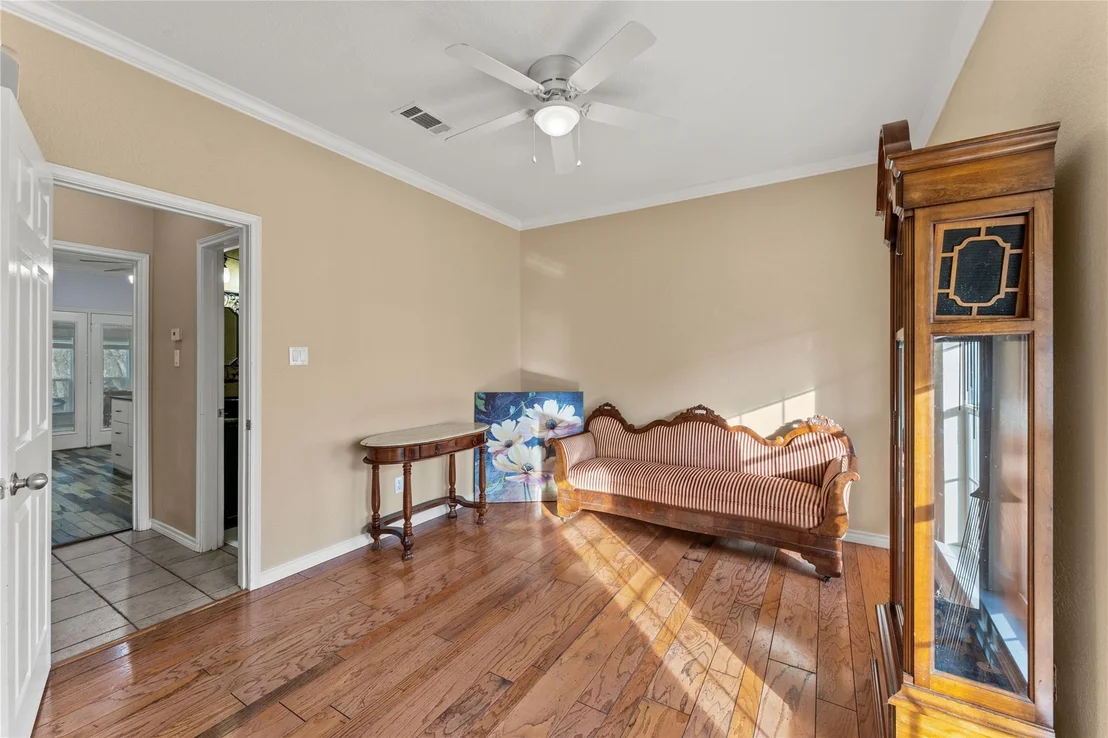 Photo of 1060 Great Oaks DR