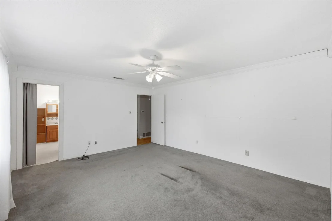 Photo of 207 W 17th ST