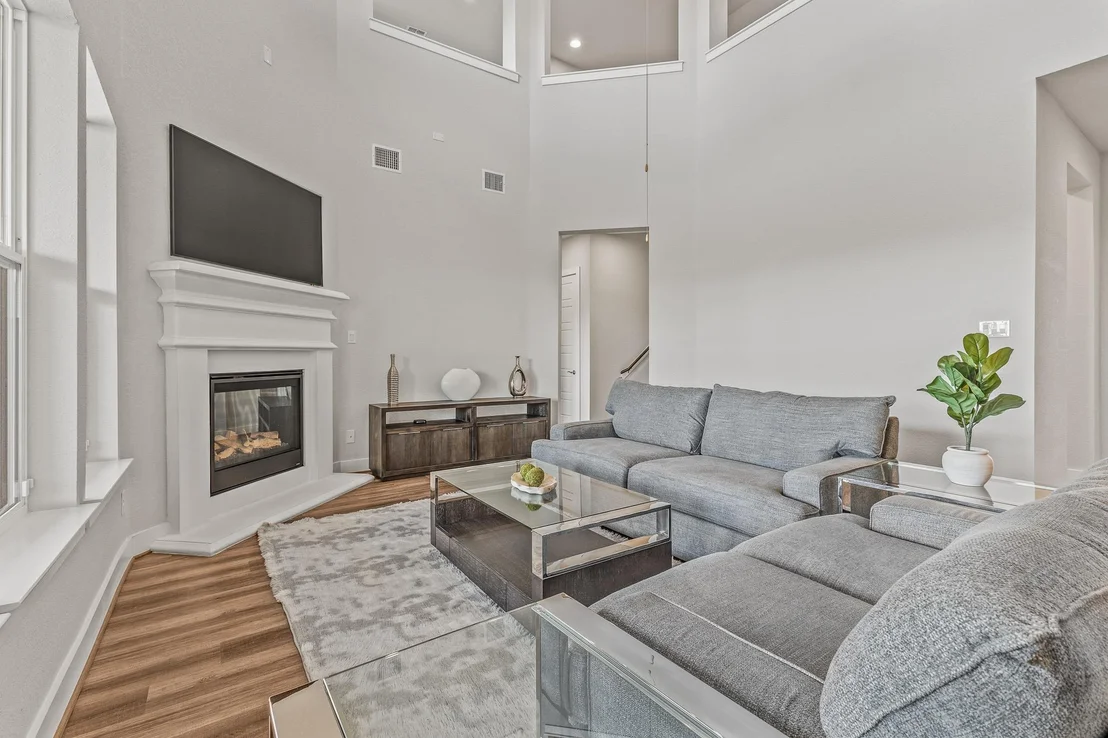 Photo of 605 Gunison DR