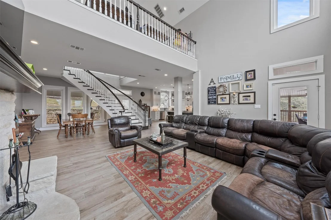 Photo of 5926 Lakeside DR