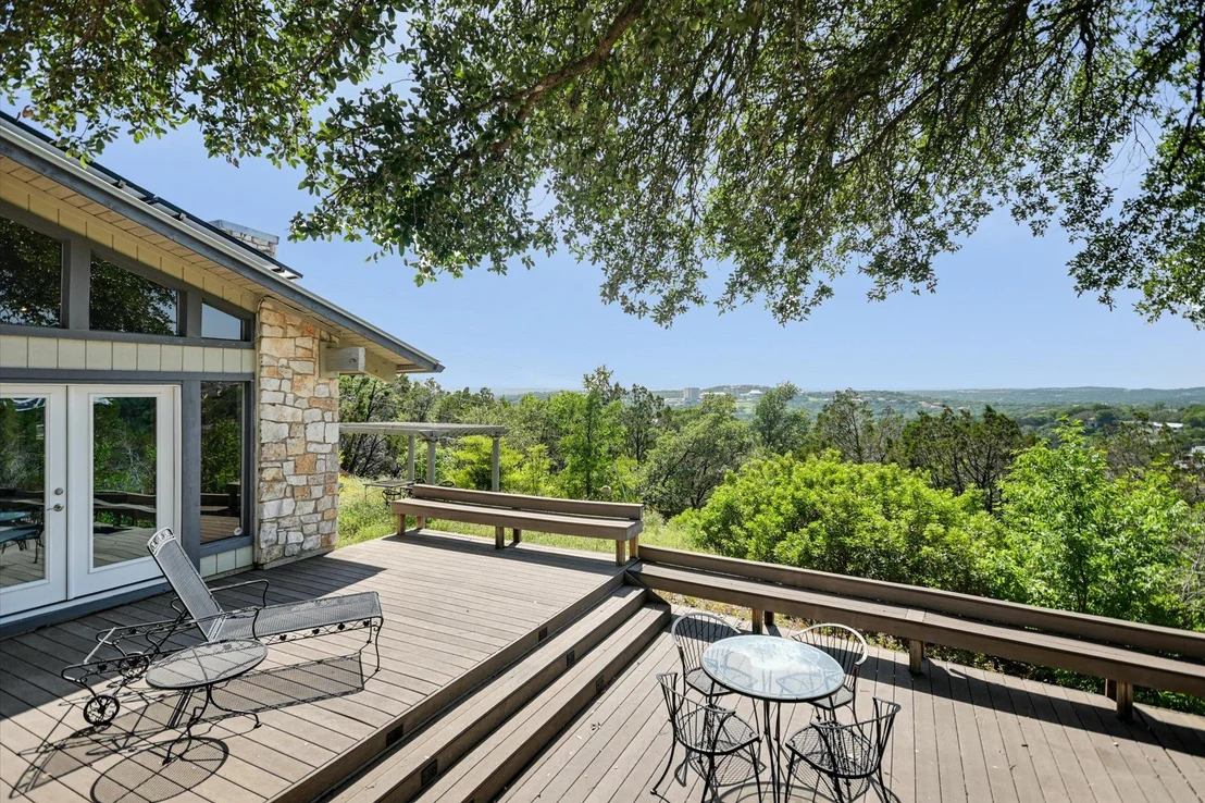 Photo of 1004 Castle Ridge RD