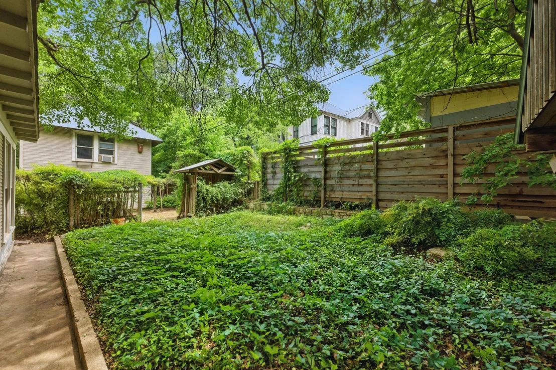 Photo of 1611 Alameda DR
