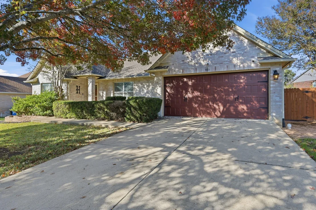 Photo of 903 E Olympic DR