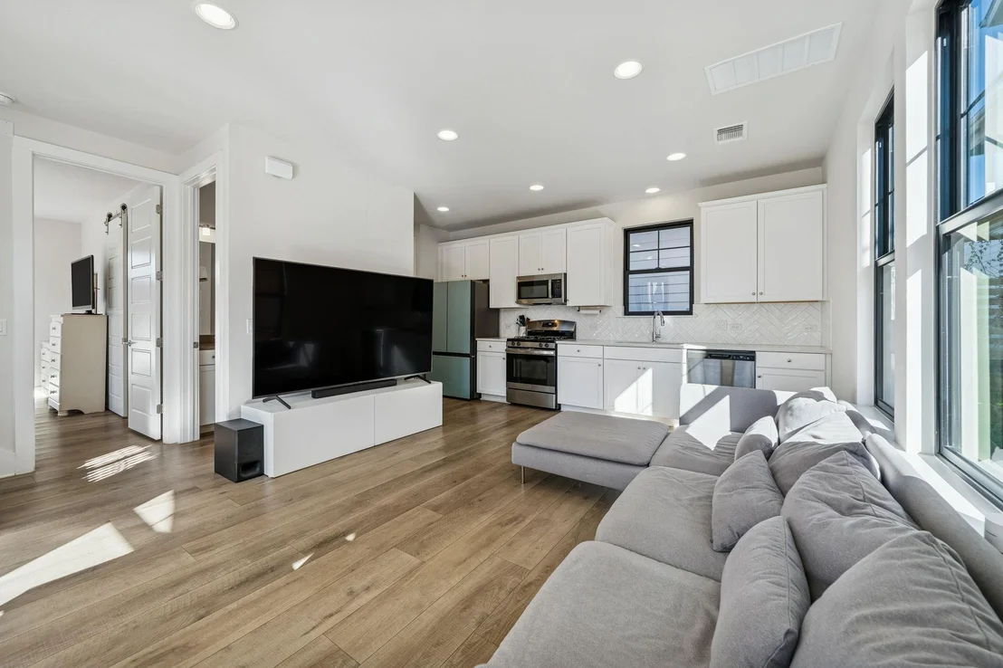 Photo of 3322 McCurdy ST