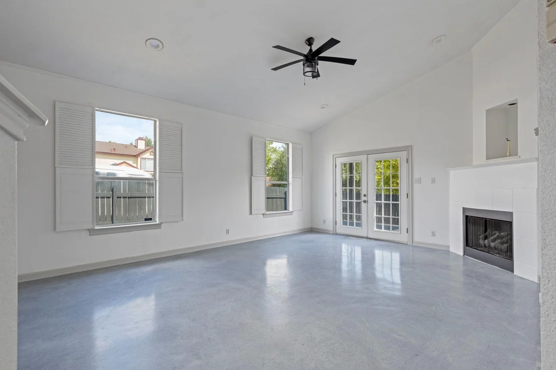 Photo of 8401 Longview RD