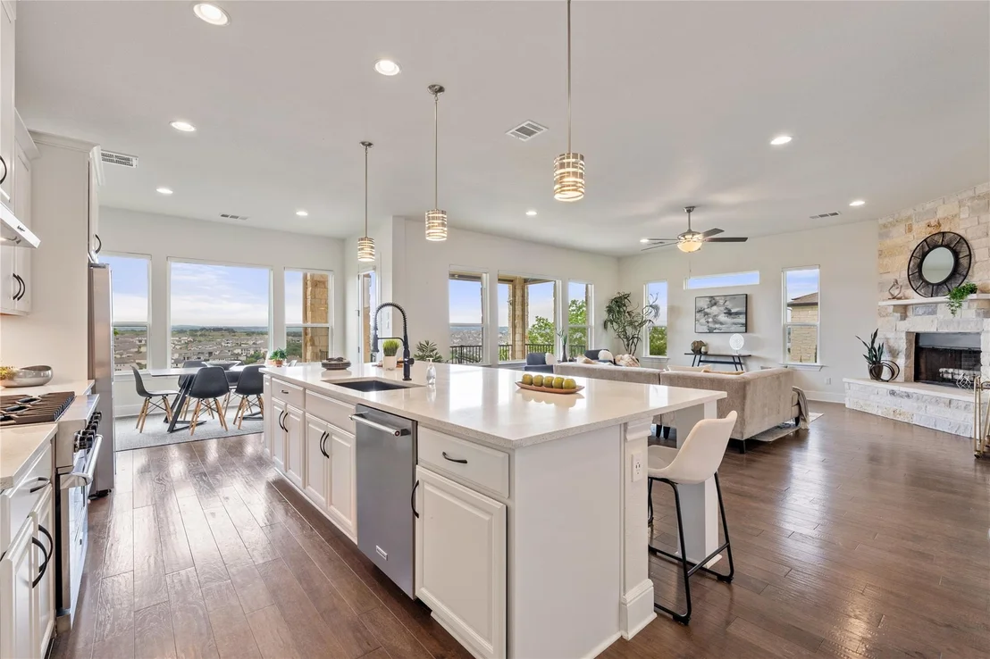 Photo of 412 Lindale CV
