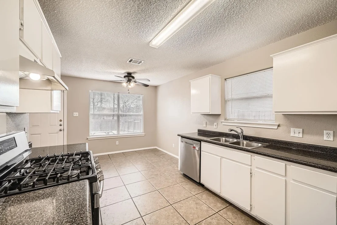 Photo of 1703 Sylvia LN