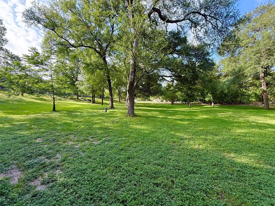Photo of 909 Center CIR