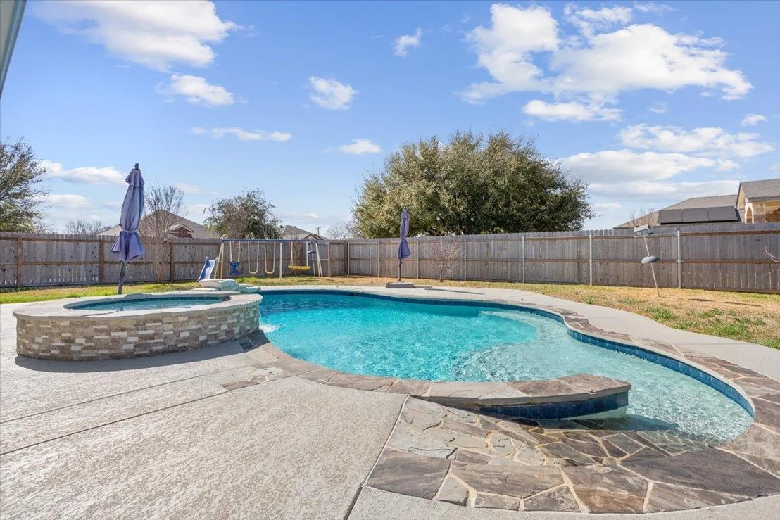 Photo of 5128 Duke DR