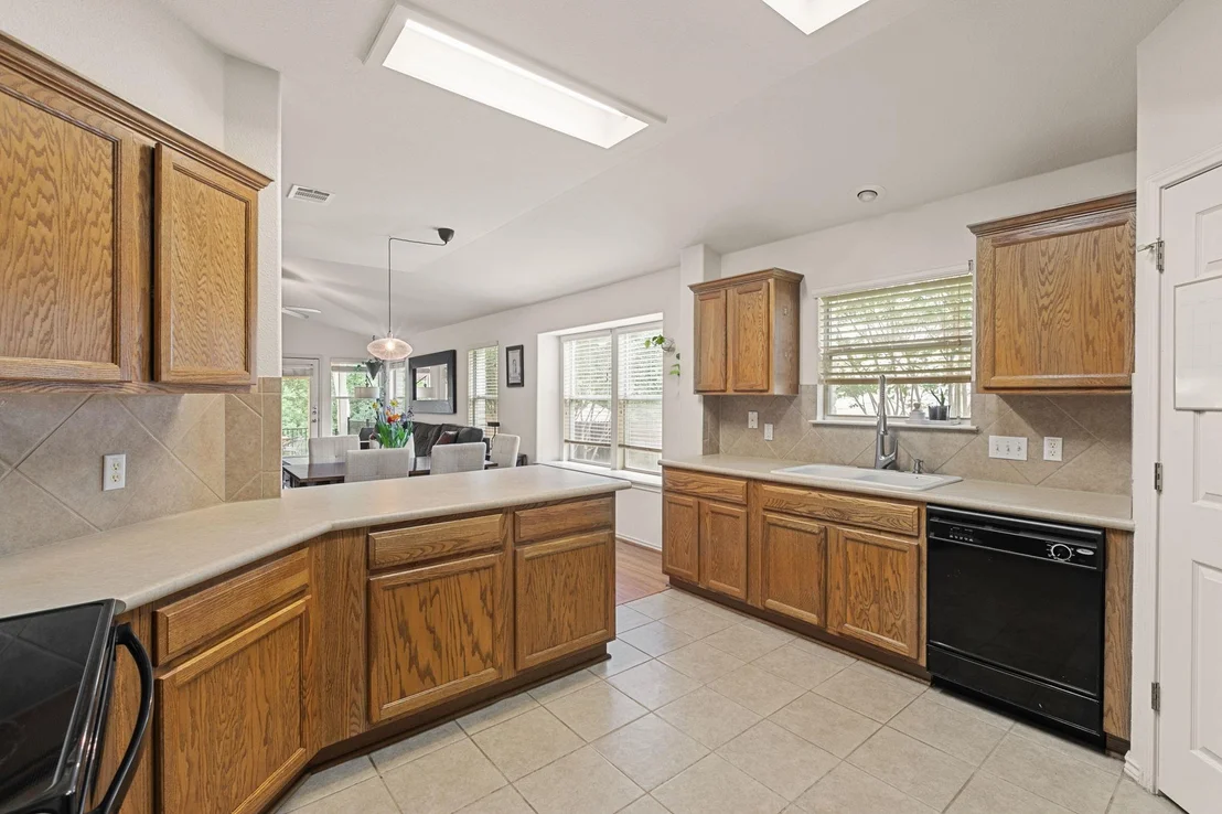 Photo of 659 Cullen BLVD