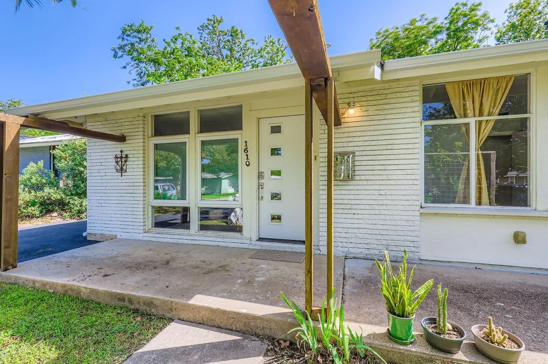 Photo of 1610 Broadmoor DR
