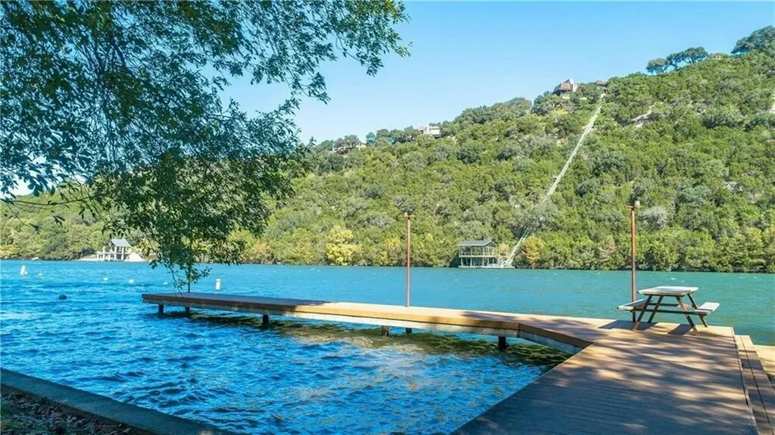 Photo of 2803 Edgewater DR
