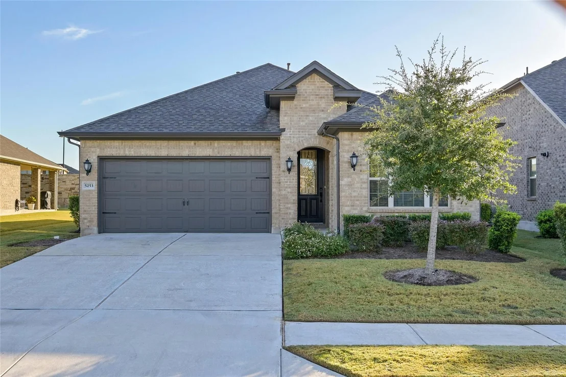 Photo of 5253 Lusso TRL