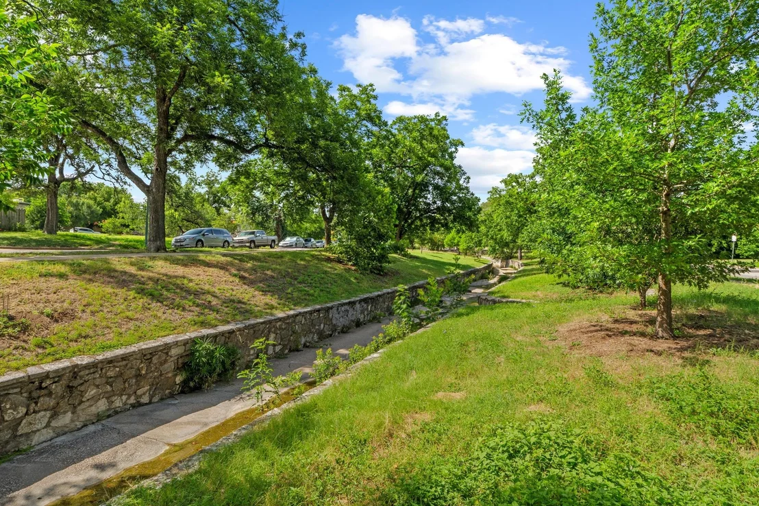 Photo of 3014 Hemphill PARK