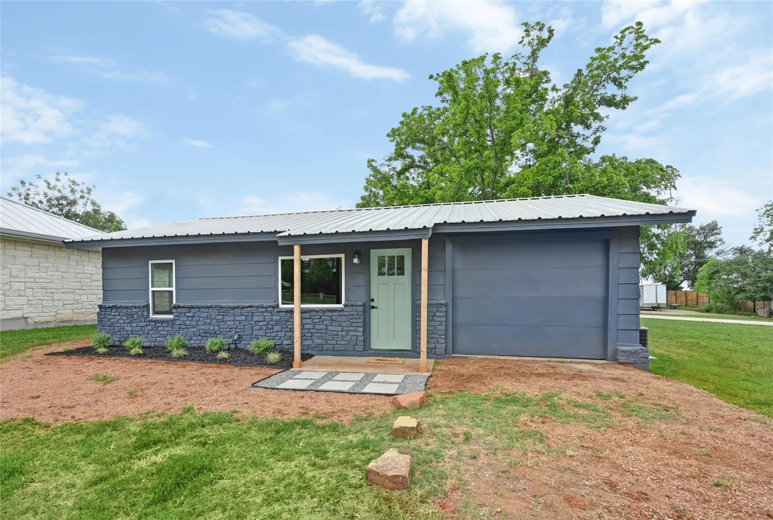 Photo of 409 Bizzy LN