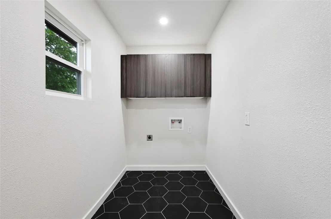 Photo of 409 Bizzy LN