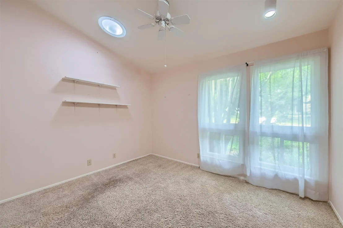 Photo of 1901 Cresthaven DR