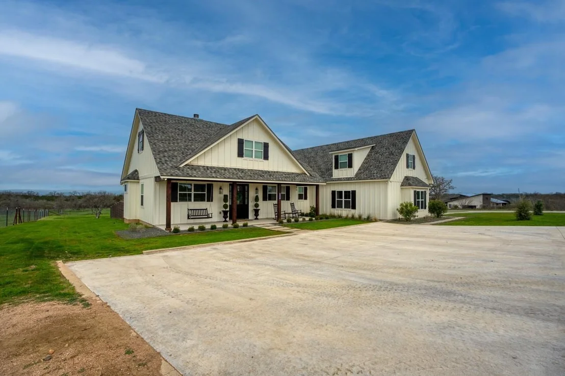 Photo of 104 Schoolhouse LN
