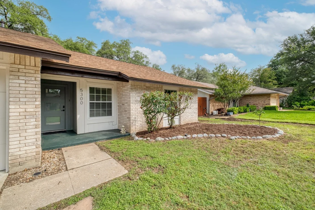 Photo of 5300 Suburban DR
