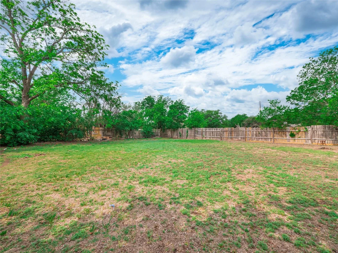 Photo of 700 Lewis DR