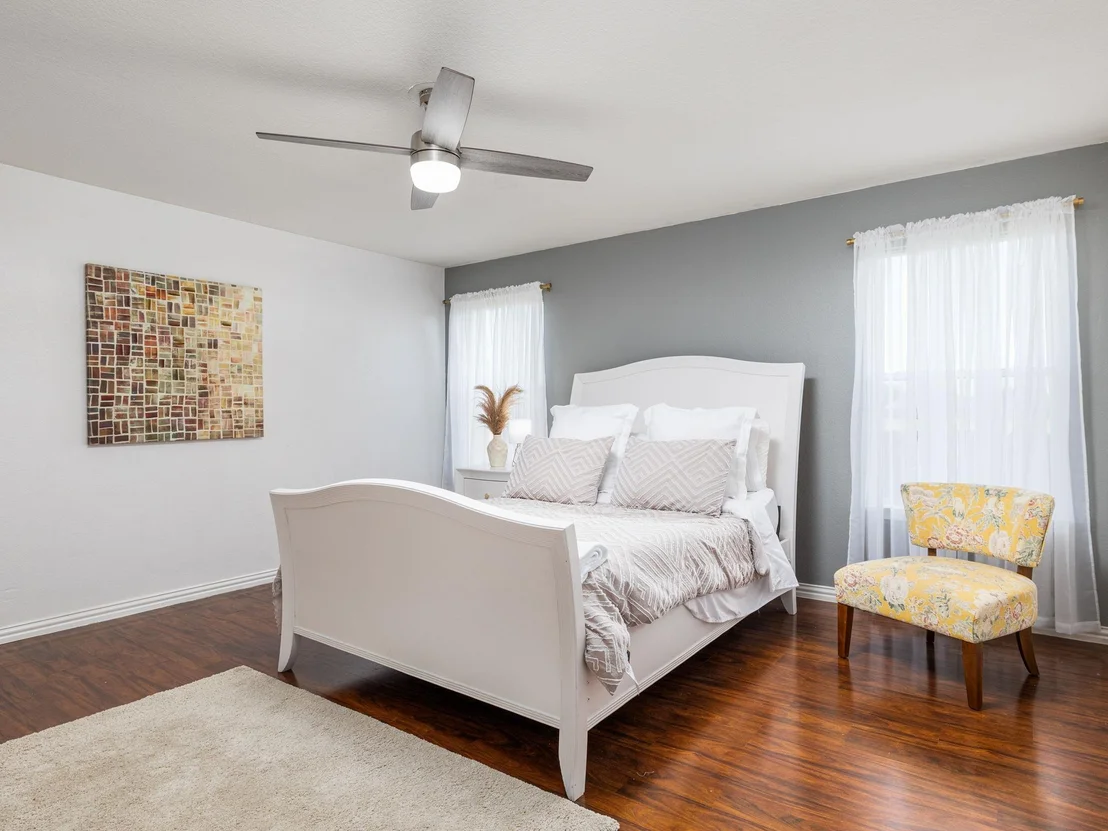 Photo of 235 Herrera TRL