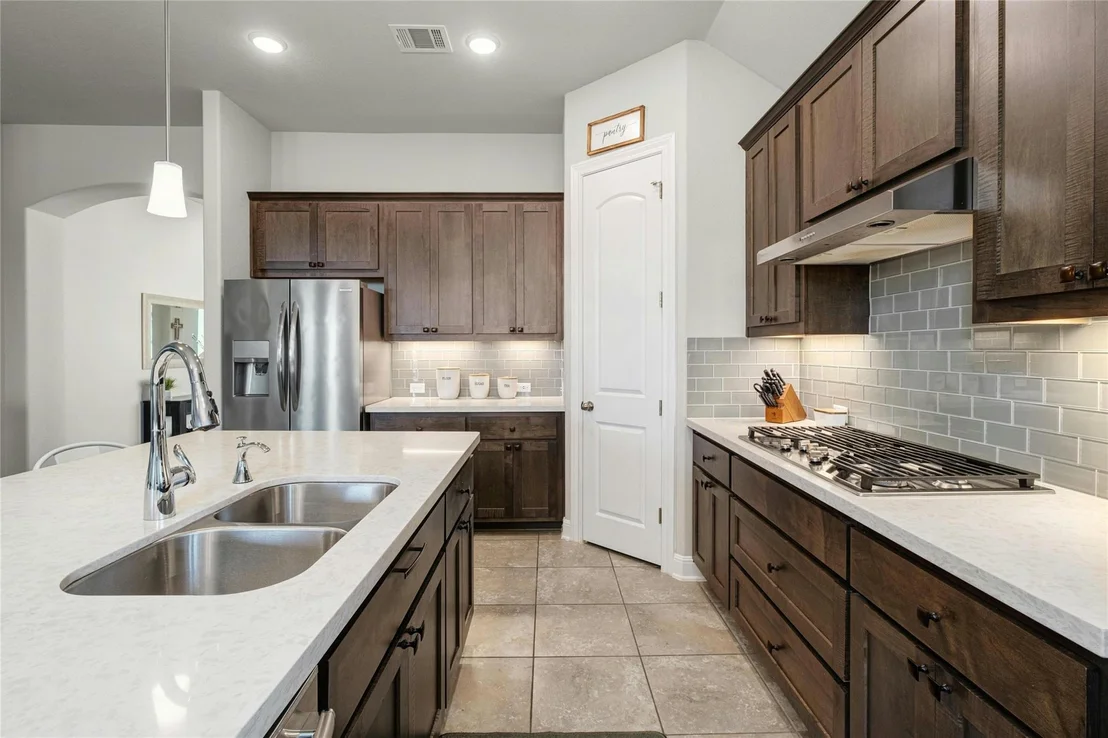 Photo of 401 Jacksdaw DR