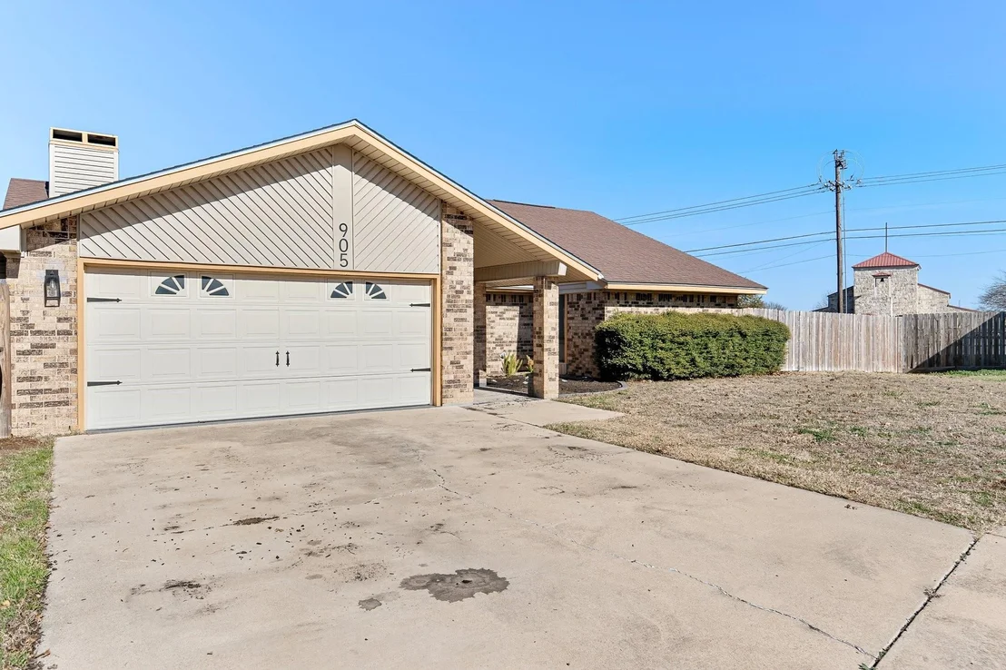 Photo of 905 Moss CIR