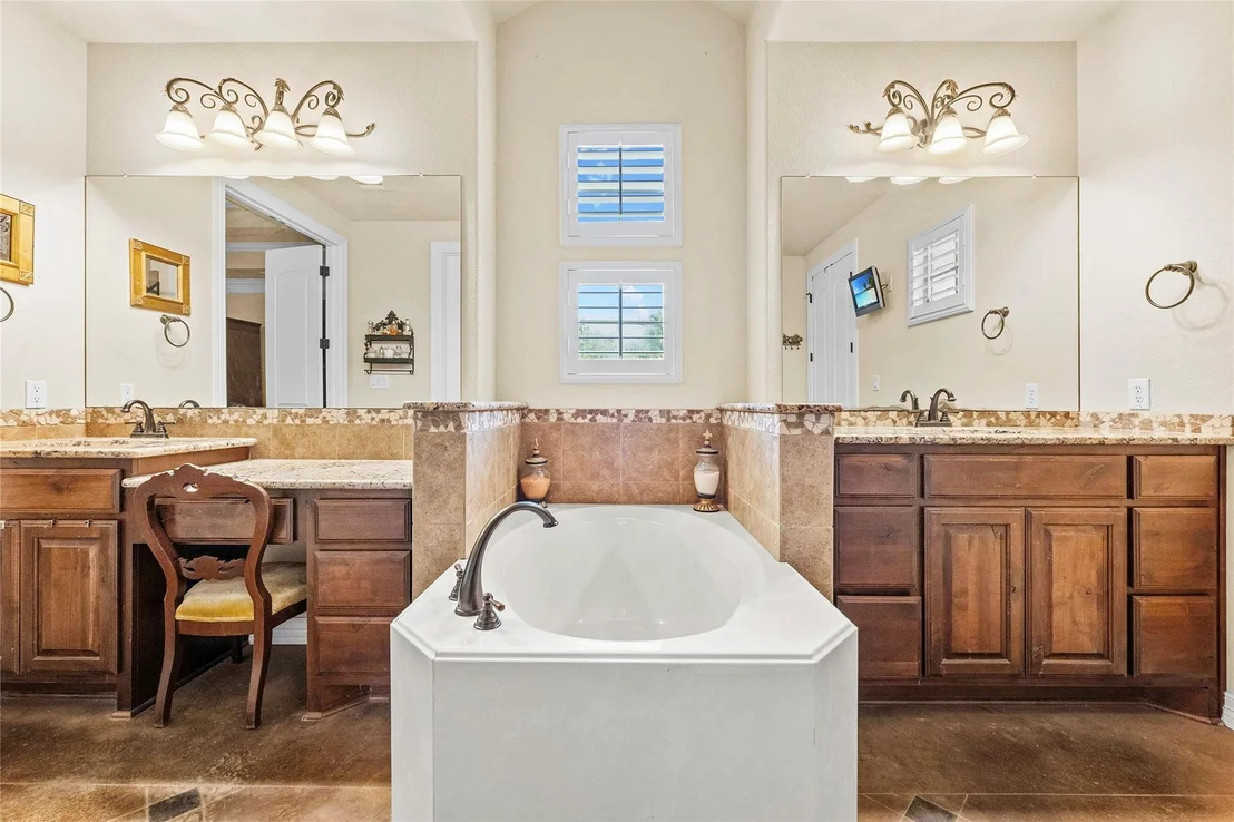 Photo of 4 LOST MEADOW TRL