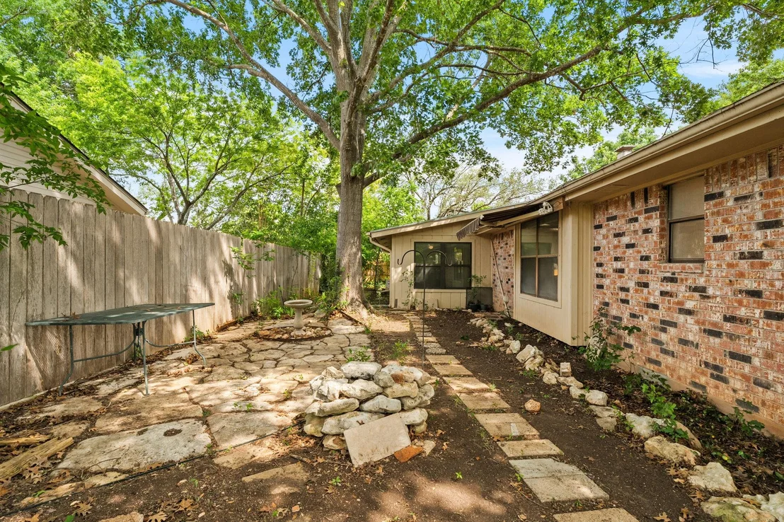 Photo of 301 Tallwood DR