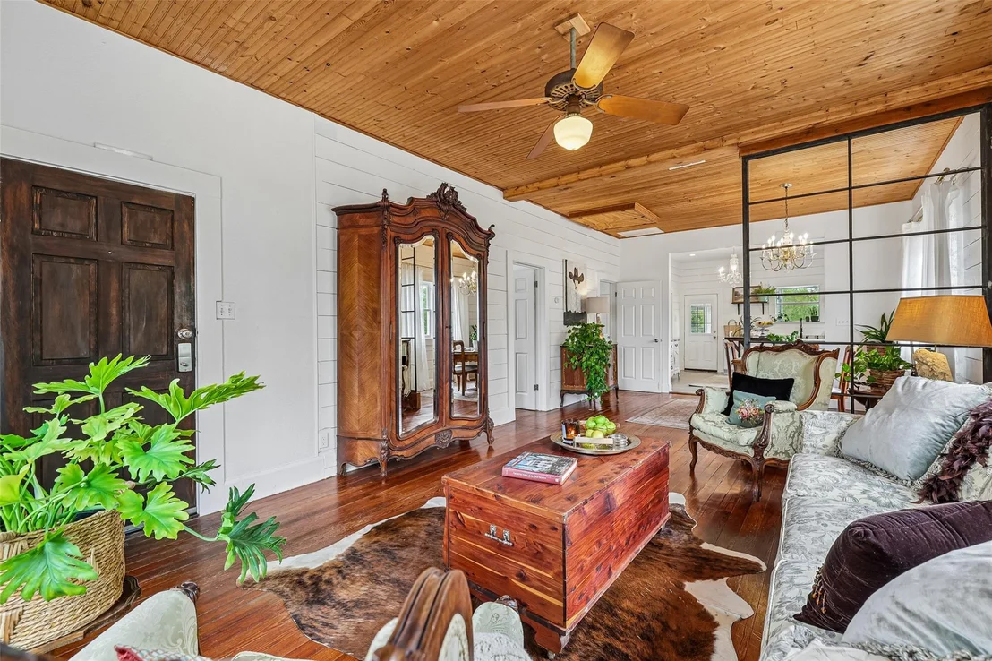 Photo of 372 Old Lockhart RD