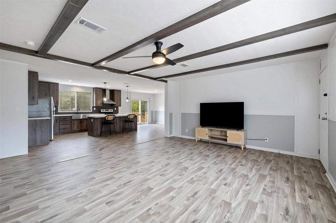 Photo of 281 Green Oaks DR