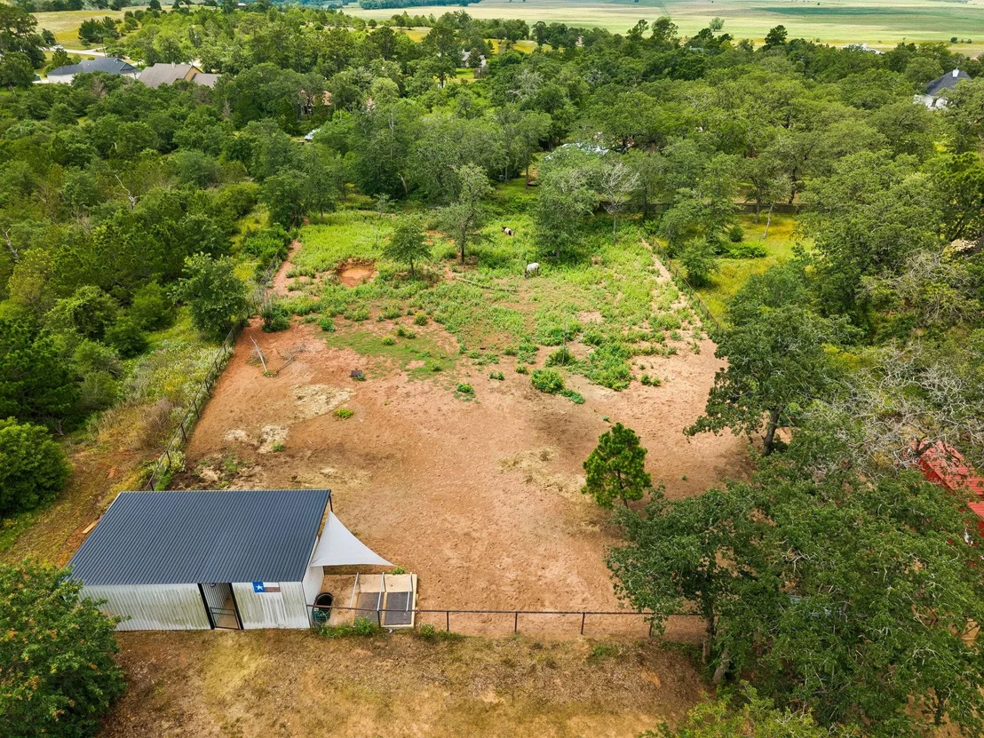 Photo of 143 W Tanglebriar CT
